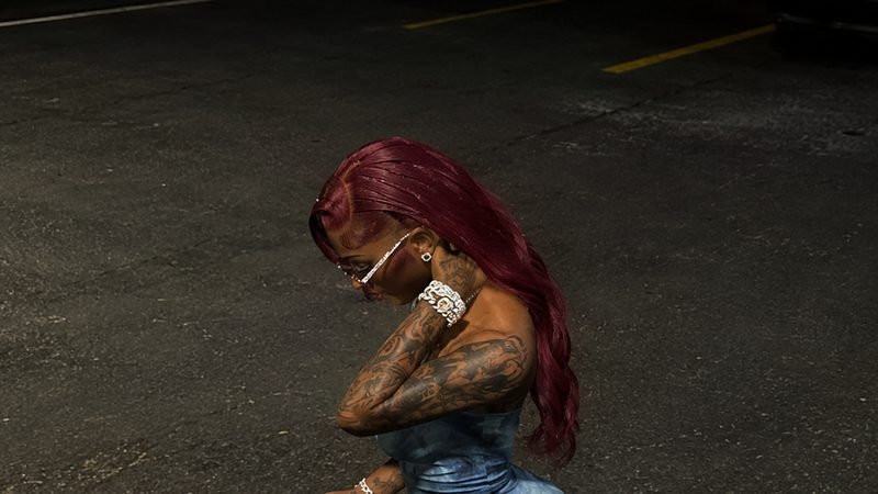 A character posted on the west side — NOFRONTIN CHIRAQ RP